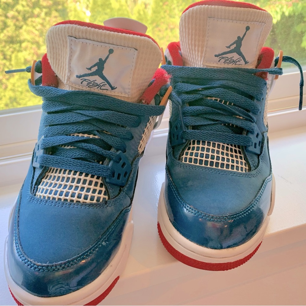 Air Jordan 4 Retro size 4.5Y